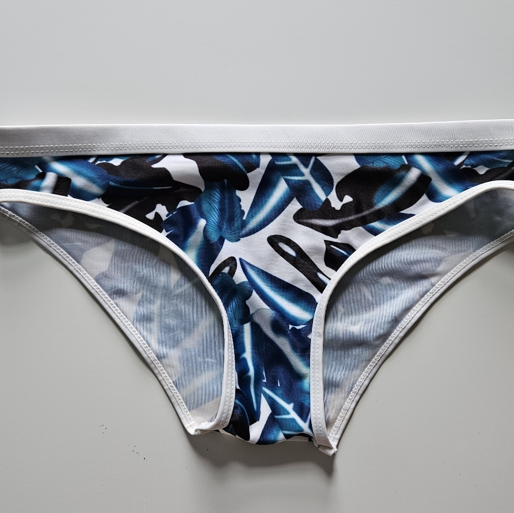 BIKINI - Picture 4 of 9